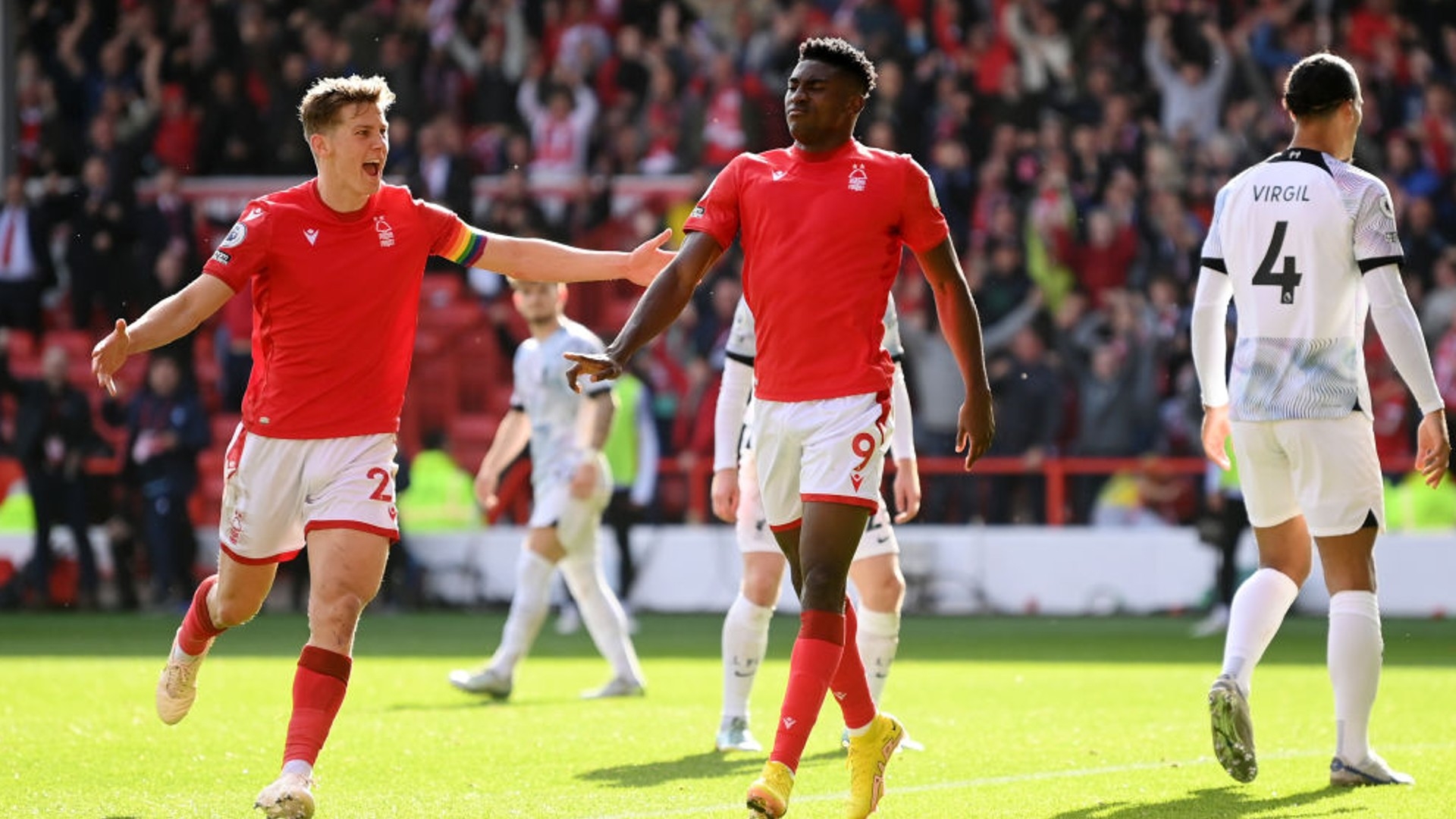 队长真稳！赵睿底角三分出手空心命中 本节第二记三分！.